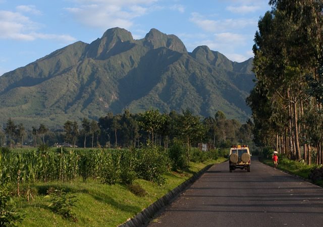 Distance between Volcanoes National Park and Bwindi Forest National Park