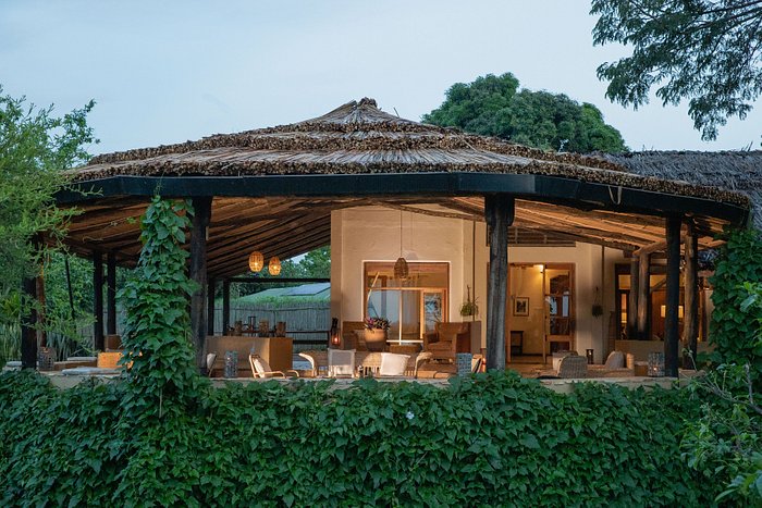 Luxury Lodges in Queen Elizabeth National Park